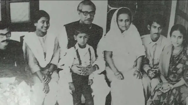 शेख हसिना आफ्नो परिवारसँग