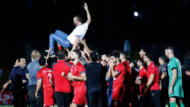 گل‌محمدی بعد از سه قهرمانی لیگ برتر فوتبال ایران، یک قهرمانی جام حذفی و دو سوپرجام، یکی از پرافتخارترین مربیان لیگ برتر است