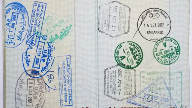 පසුගිය කාල සීමාව තුළ ශ්‍රී ලංකාවේ සිට ව්‍යාජ ගුවන්ගමන් බලපත්‍රයක් හෝ ව්‍යාජ වීසා බලපත්‍ර සහිතව විදේශගත වීමට උත්සහ කළ කිහිපදෙනෙකුම ගුවන්තොටුපොළේ දී ආගමන හා විගමන නිලධාරීන් විසින් අත්අඩංගුවට ගන්නා ලදි.