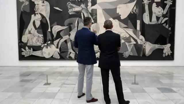 Obama y el rey Felipe miran un cuadrojogo de roleta jogo de roletaPicasso