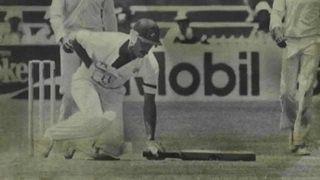 டென்னிஸ் லில்லி