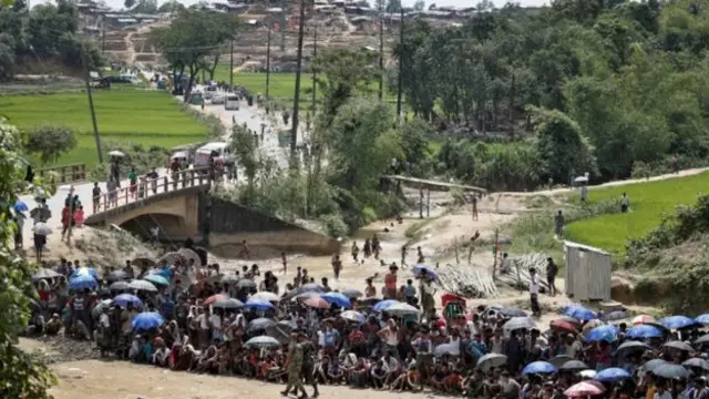 ပေးမယ့် ပိုက်ဆံနဲ့သာ ဆန်ဝယ်စားရမယ်ဆိုရင် လုံး၀ လောက်ငမှုမရှိနိုင်တဲ့အတွက် ဒုက္ခသည်တွေ စိုးရိမ်နေပါတယ်။