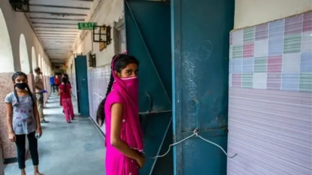 করোনাভাইরাসর বিস্তার ঠেকানোর সুযোগ দিল্লি হাতছাড়া করেছে বলে অভিযোগ উঠেছে।