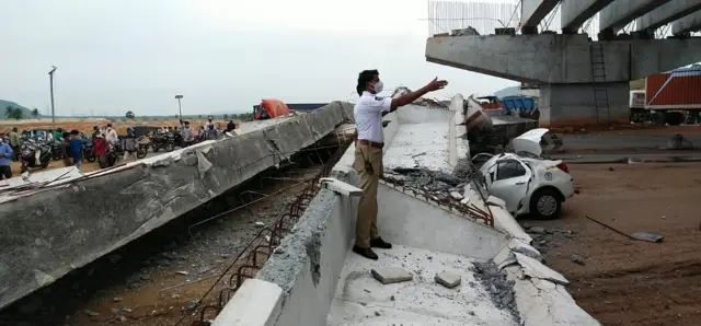 అధికారులు సహాయక చర్యలు చేపట్టారు.