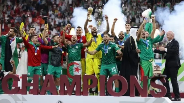 تتويج الجزائر بلقب كأس العرب 2021 (وكالات)