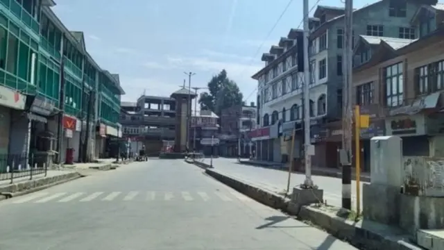 ખાલી ગલીઓ