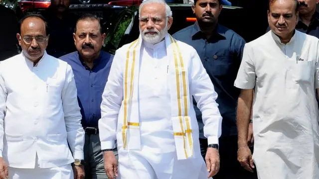 मोदी एवं अन्य मंत्री