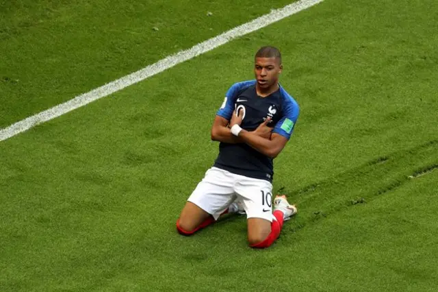 Một kỳ World Cup thành công dù chỉ chưa đến 20 tuổi khiến Mbappe trở thành cái tên đáng chú ý nhất trên thị trường chuyển nhượng.
