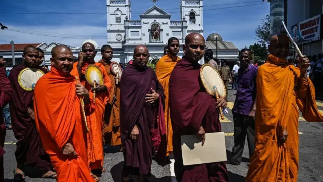 Monjes budistas