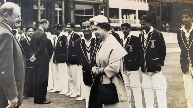 ક્વીન એલિઝાબએથ કૅપ્ટન લૉર્ડ્સ ખાતે