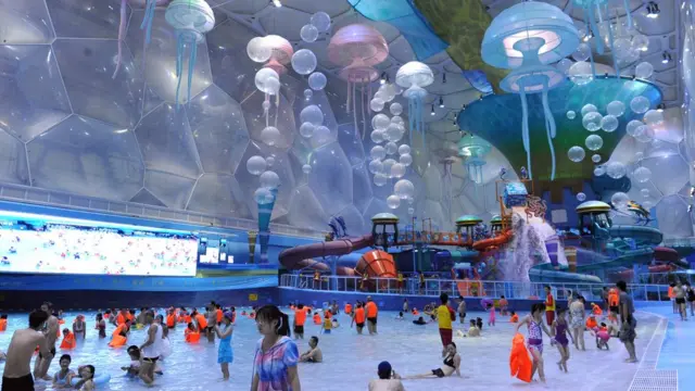 La sede de natación de Pekín transformada en parque acuático