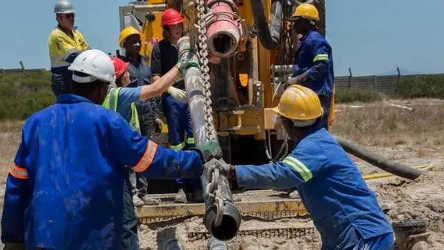 Perforación en acuífero de Ciudad del Cabo para extraer agua subterránea.