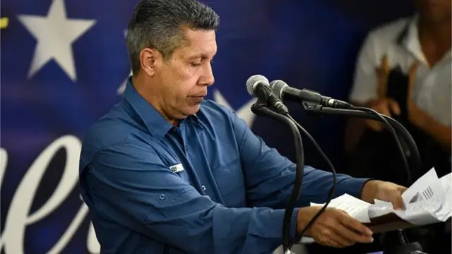 హెన్నీ ఫాల్కన్