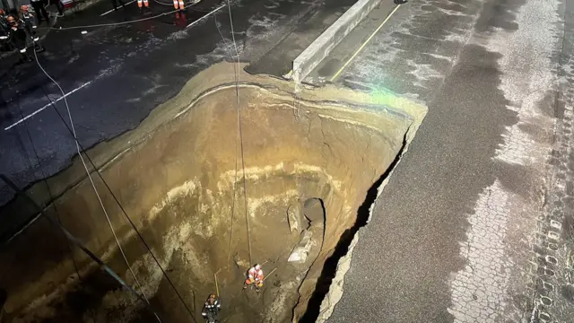 socavón en la avenida de Villa Nueva