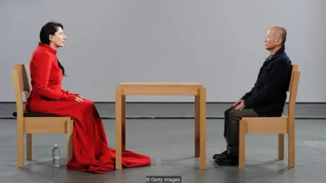 आंखें बोलती हैं