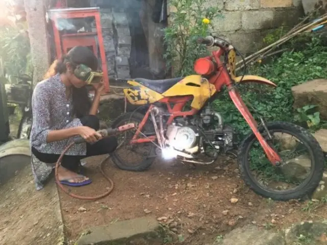 පාපැදි රාමුවක් යොදා ගනිමින් නිර්මාණය කරන ලද 'වැඩිදියුණු කළ යතුරු පැදිය'