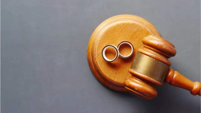 সমাজের কাঙ্ক্ষিত ব্যবস্থাপনা যে নারী ছোট আর পুরুষ বড় হবে