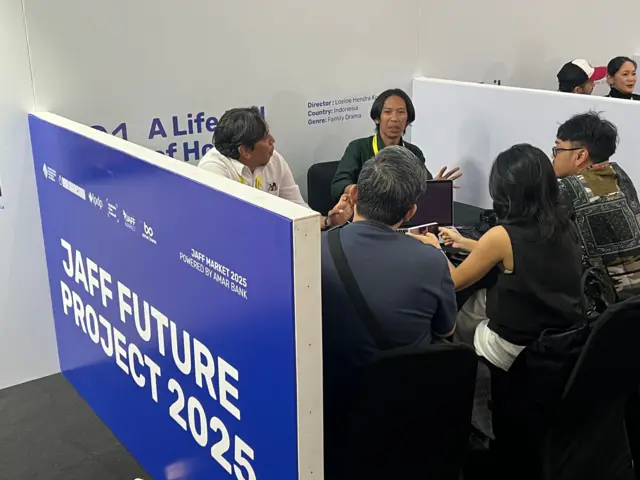 Loeloe Hendra Komara saat presentasi di JAFF Future Project 2025