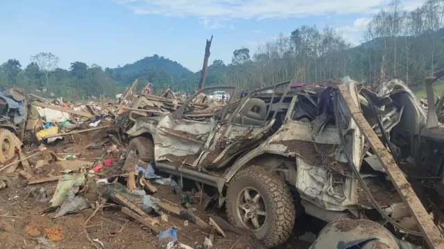 ပေါက်ကွဲမှုဖြစ်ပြီးတဲ့နောက်မြင်ရတဲ့အပျက်အစီးတွေ 