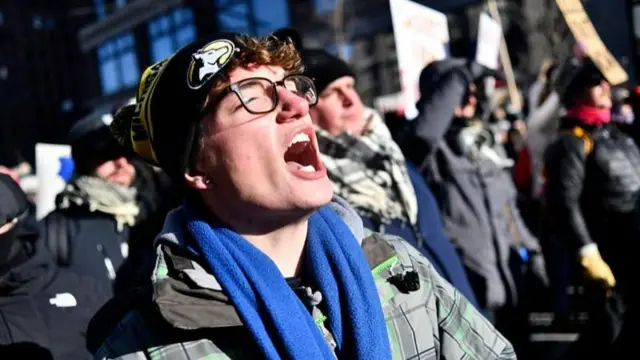 একজন বিক্ষোভকারী