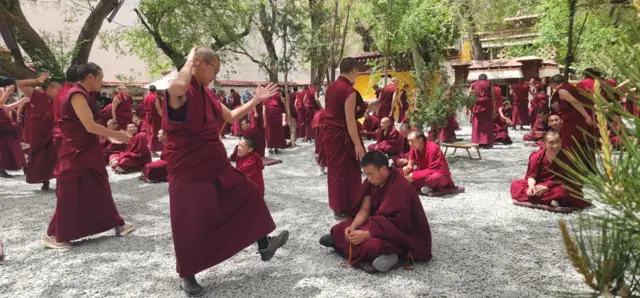 भिक्षुहरूको व्यावहारिक सिकाइ