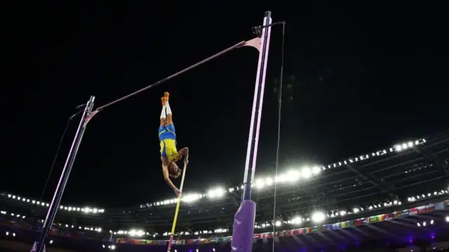 Mondo Duplantis lors des Jeux Paris 2024