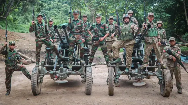 မန္တလေး PDF တပ်ဖွဲ့ဝင်တွေ