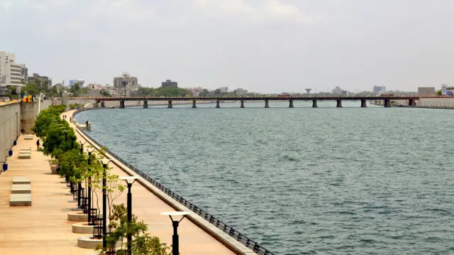 સાબરમતી નદીનો ઇતિહાસ, અમદાવાદનો ઇતિહાસ, સાબરમતીના નામો, શું સાબરમતી નદી માણેકચોકમાંથી વહેતી હતી, બીબીસી ગુજરાતી સાથે સમજો, બીબીસી ન્યૂઝ ગુજરાતી