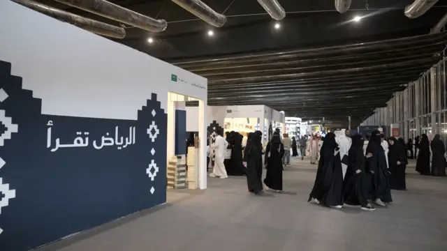 بين الانفتاح والرقابة: معرض الرياض للكتاب يكشف ملامح التحول الثقافي السعودي