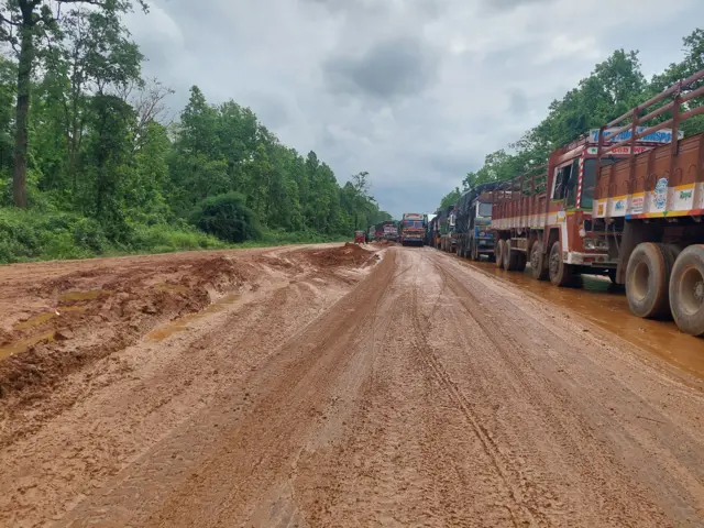 पहिल्यै ढिलो भएको बर्खाअगावै नारायणगढ-बुटवल सडकको काम पूरा भएन