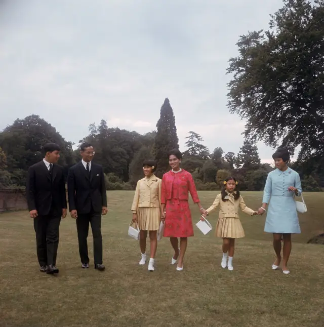 အရှေ့တိုင်းရဲ့ ခေတ်မီတဲ့ တော်၀င်မိသားစုဖြစ်လာတဲ့ နဝမ ရာမ မိသားတစု