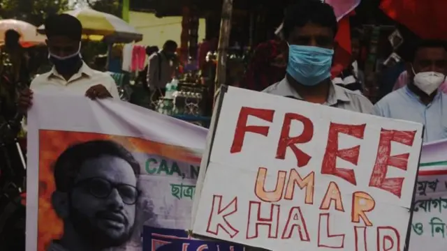 सप्टेंबर 2020 मध्ये कोलकात्यात उमर खालिदला समर्थन देत आंदोलन करणारे लोक