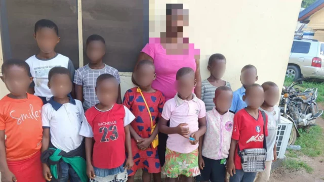 Ndị uweojii napụtara obere ụmụaka dị agbata afọ ise na afọ iri na atọ.