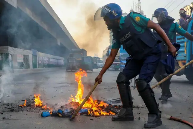 ढाक्यातील एका आंदोलनानंतर.