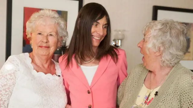 ምስ ተወለዳ ተፈላልየን ድሕሪ 78 ዓመት ዝተራኸባ ማናቱ ኤልሳቤጥ ሃሜልን (ፀጋም) ኣን ሃንትን (የማን)