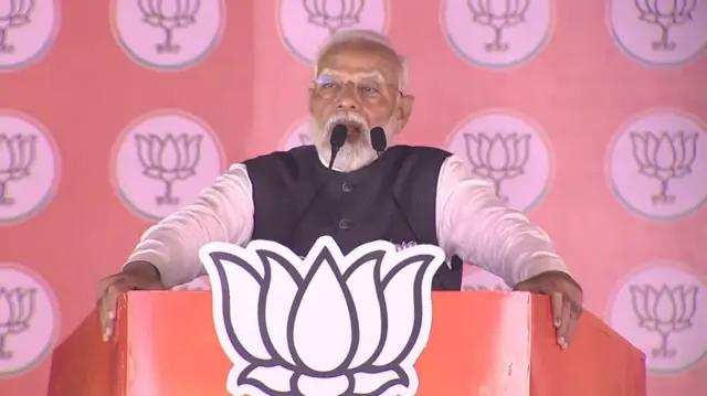 مظفرپور میں جلسۂ عام سے خطاب کرتے ہوئے