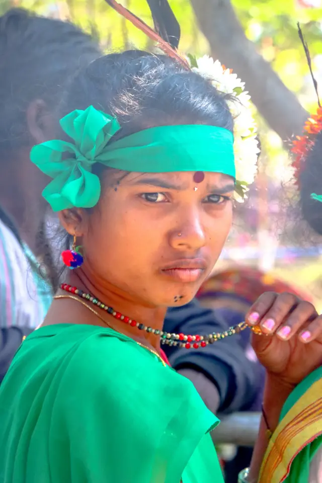 సాంస్కృతిక ప్రదర్శనలో కోయ బాలిక 