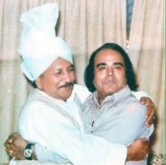  ਆਲਮ ਲੋਹਾਰ ਦੀ ਲਾਲ ਚੰਦ ਯਮਲਾ ਜੱਟ ਨਾਲ ਤਸਵੀਰ