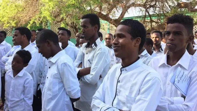 Iskuulka Faarax Omaar oo ku yaalla hargeysa oo kali ah waxaa ka tahriibtay boqolaal dhalinyaro ah