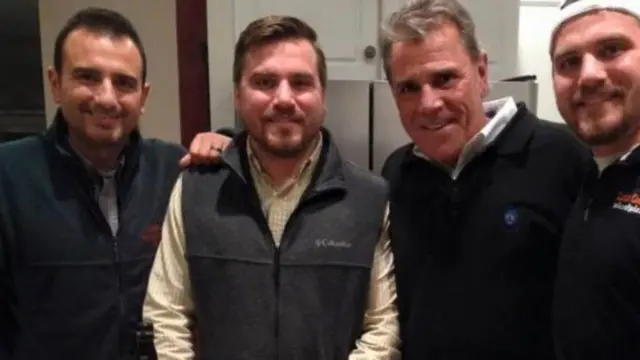 Бен Риггз (второй слева) с братьями и отцом