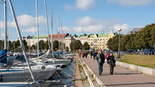 فنلاندی‌ها ضرب‌المثلی دارند که می‌گوید "سکوت طلاست، صحبت نقره"