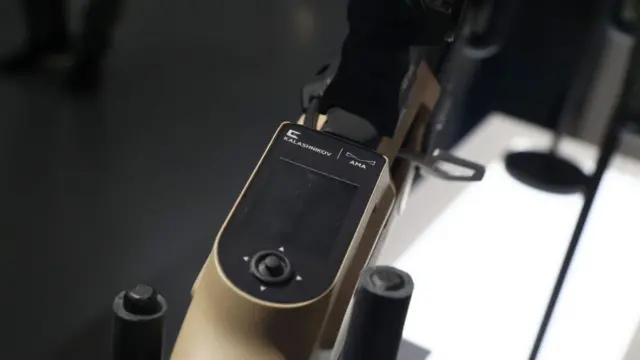 صفحه نمایش روی قنداق سلاح جدید کلاشنیکف