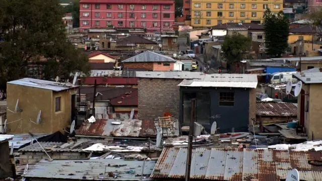 يقول المهاجرون إلى جنوب أفريقيا إنهم خائفون من الذين يعملون على إنفاذ القانون بأيديهم