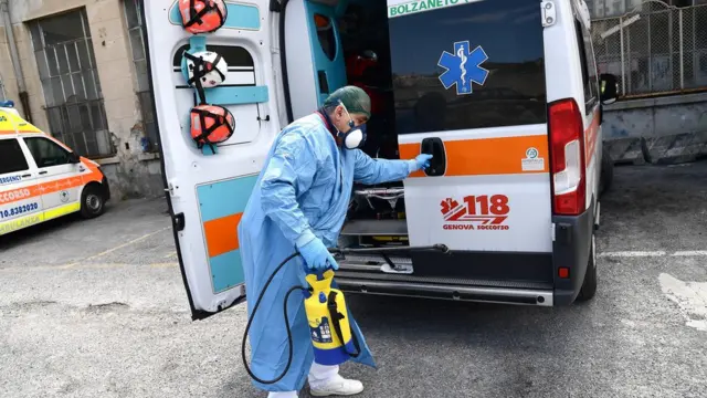 Petugas kesehatan, Italia utara, virus corona