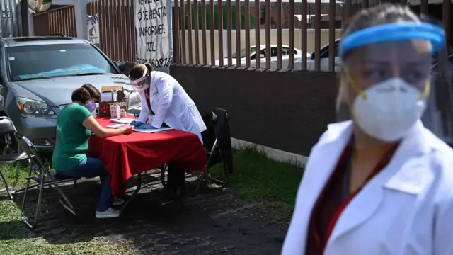 متعافية تتبرع بدمها في العاصمة المكسيكية لمساعدة المرضى