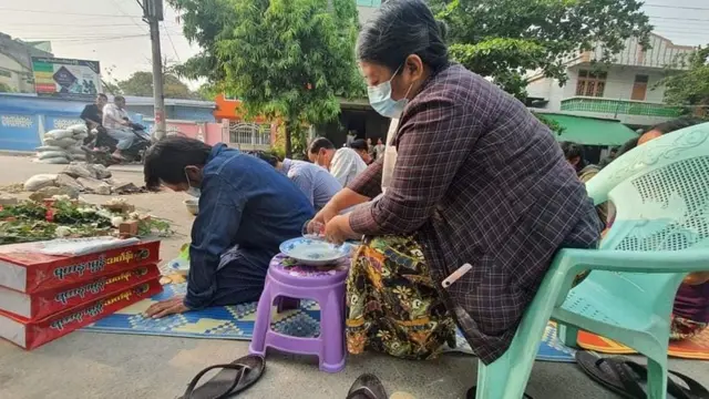 ကိုသီဟတင်ထွန်းအတွက် ကောင်းမှုကုသိုလ်လုပ်ပေးခဲ့