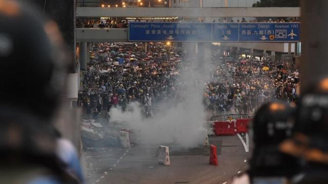 數以萬計的香港人在2019年走上街頭，抗議《逃犯條例》修訂。