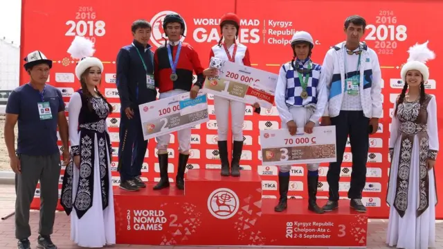 Данбай ысымдуу эки жаштагы күлүк. Чолпон-Ата шаарындагы Бурканаковдордун бүлөсү таптаган күлүк. 1-орунда келип, 200 миң сом байге алды.