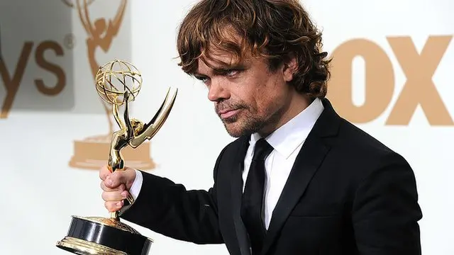 Peter Dinklage dey hold award