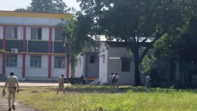 भोपाल में स्कूल कैंपस में बनी मस्जिद में नमाज़ पर विवाद